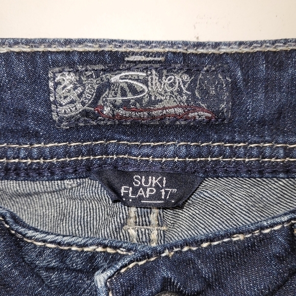 Silver Jeans Suki Flap pocket 17" flare leg medium wash distressed jeans - Picture 3 of 10